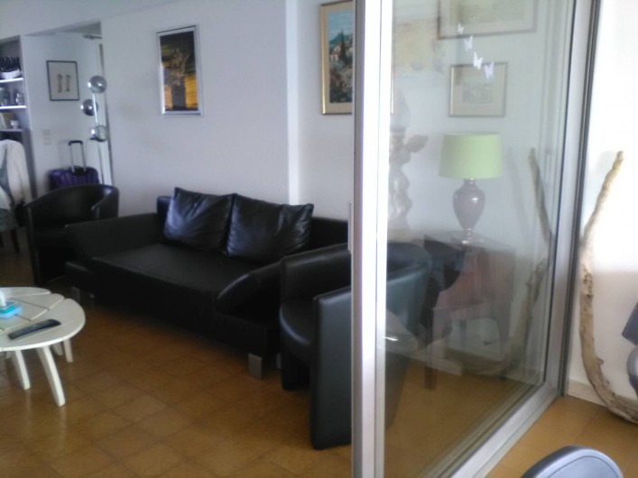 Location de vacances - Appartement à Cannes la Bocca - Salon, vue de la terrasse