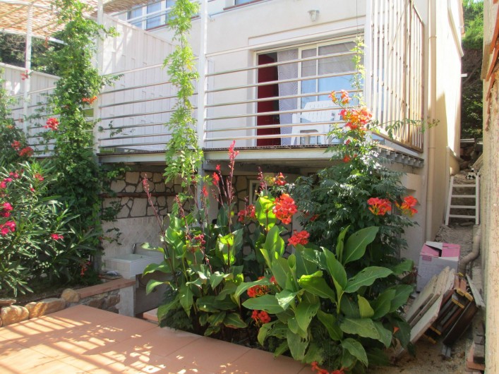 Location de vacances - Maison - Villa à Le Pradet - Maison sur deux niveaux avec petit extérieur et grande terrasse
