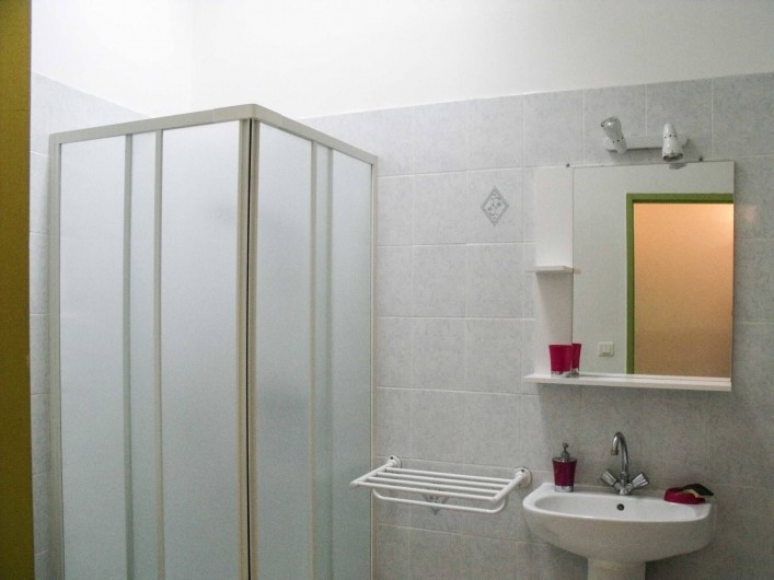 Location de vacances - Maison - Villa à Puisserguier - Salle d'eau avec WC