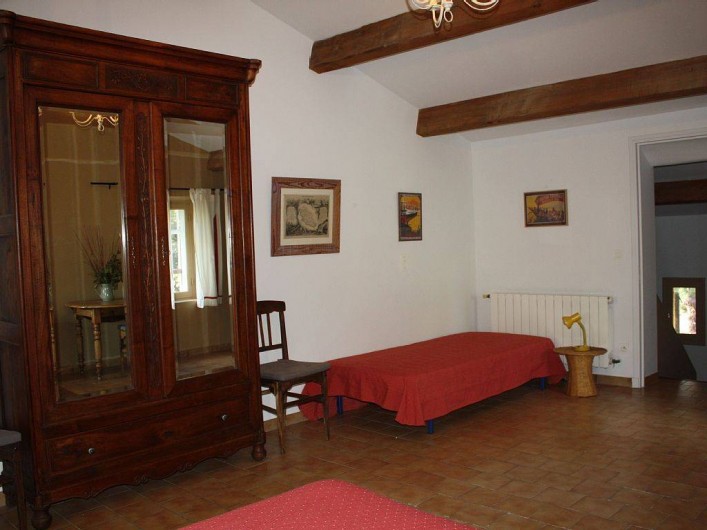 Location de vacances - Villa à Cucuron - Grande chambre de 27m2 à l'étage