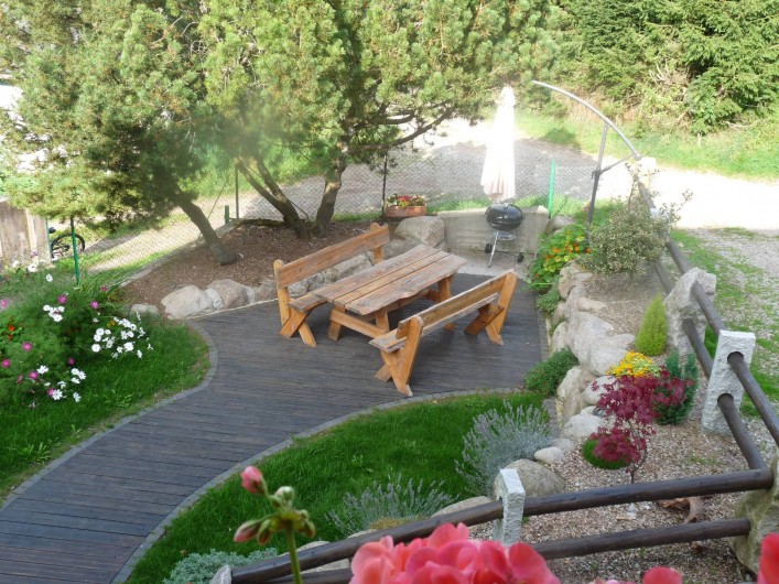 Location de vacances - Gîte à Breitenbach-Haut-Rhin - Terrasse avec petit jardin,barbecue,parasol