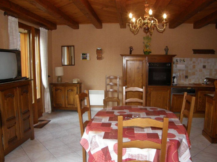 Location de vacances - Maison - Villa à Sainte-Énimie - Salle à Manger avec la cuisine ouverte