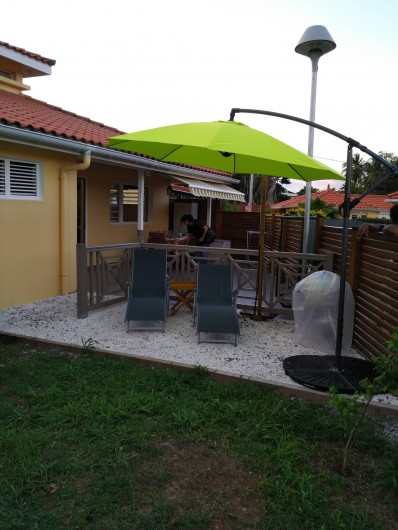 Location de vacances - Studio à Les Trois-Îlets - Espace "bain de soleil" sans soleil le jour de la photo snif !!!