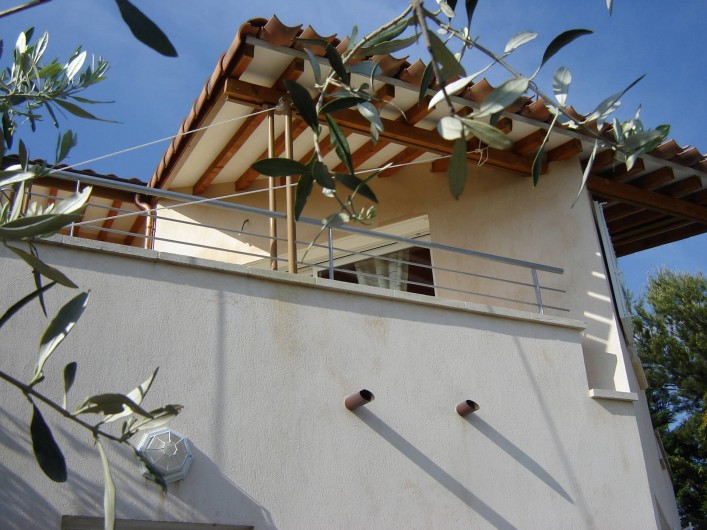 Location de vacances - Appartement à Le Barroux - La location vue de la cour