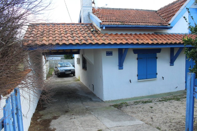 Location de vacances - Maison - Villa à Lacanau - porche abri voiture
