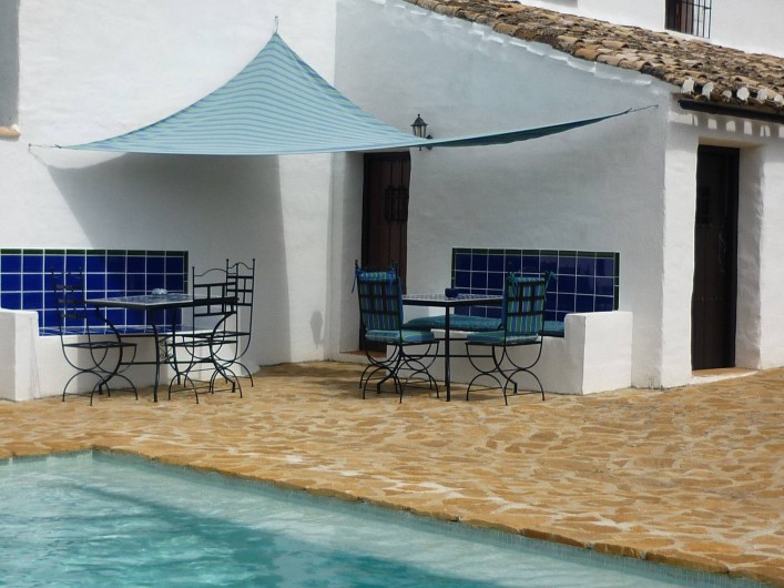 Location de vacances - Gîte à Fuentes de Cesna - On peut pique-niquer au bord de la piscine, Cortijo las Rosas