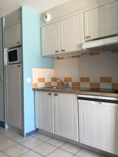 Location de vacances - Villa à Quend Plage - cuisine equipée- plaques electriques lave vaiselle