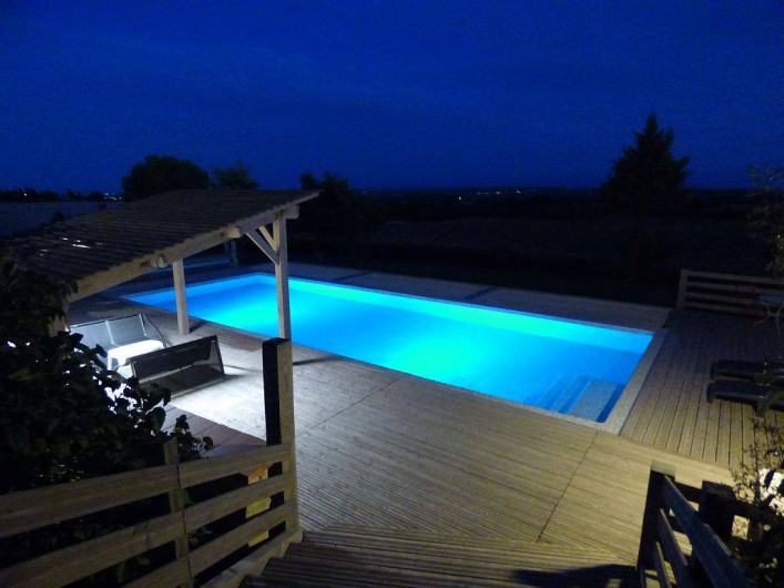 Location de vacances - Gîte à Carcassonne - Piscine 13x5m et sa vaste plage
