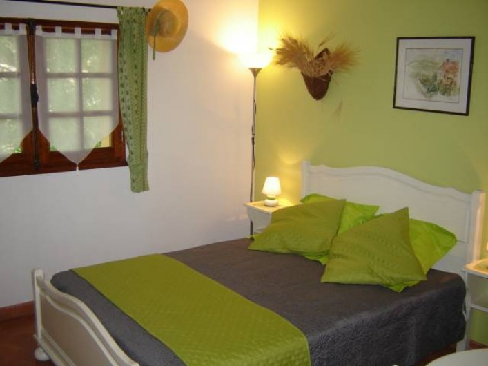 Location de vacances - Villa à Saint-Julien-de-Cassagnas - La chambre " olives "