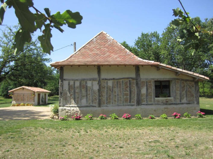Location de vacances - Gîte à Saint-Laurent-des-Hommes - Mur typique en colombages