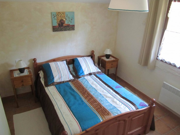 Location de vacances - Gîte à Saint-Laurent-des-Hommes - chambre n°1 (en bas)