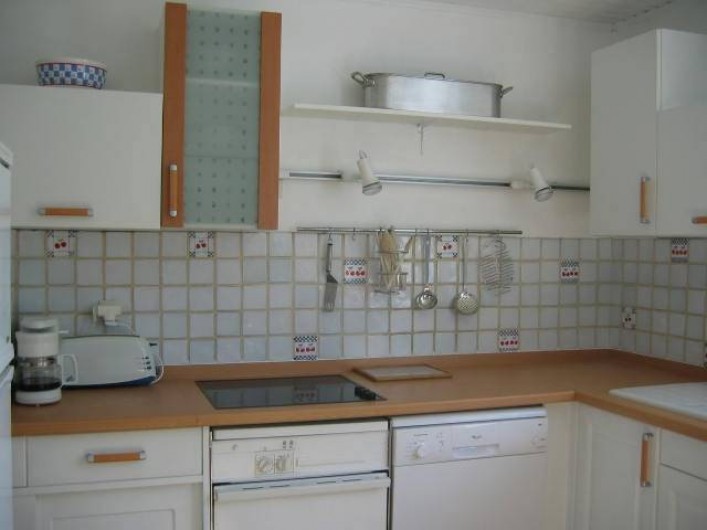 Location de vacances - Villa à Le Palais - cuisine équipée: plaque de cuisson, four, four micro-ondes, lave-vaisselle...