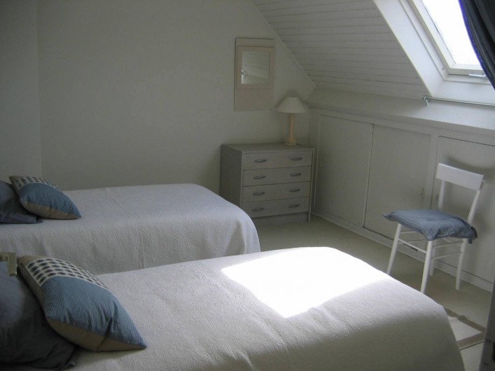 Location de vacances - Villa à Le Palais - grande chambre 2lits simples + un lit d'appoint