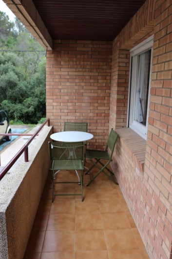 Location de vacances - Appartement à Llançà - Balcon attenant à la S à Manger avec meubles de jardin, 4 chaises, 1 table.