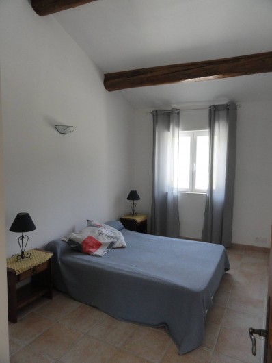Location de vacances - Gîte à Cucuron - Une des deux chambres