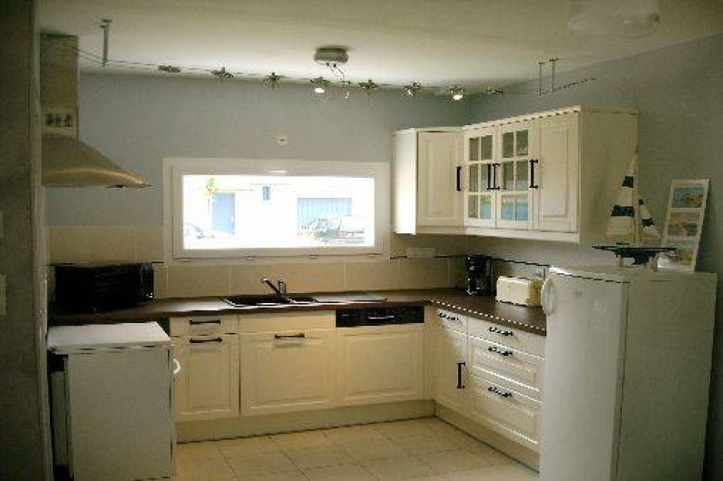 Location de vacances - Villa à Saint-Briac-sur-Mer - La cuisine toute équipée