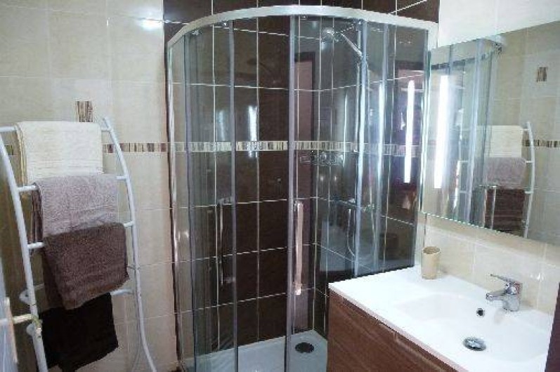 Location de vacances - Villa à Saint-Briac-sur-Mer - Salle d'eau avec douche (90x90)