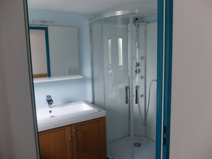 Location de vacances - Chalet à Plouër-sur-Rance - La salle de bain