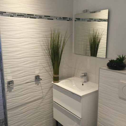 Location de vacances - Gîte à Irouléguy - GITE ARRADOY-SALLE EAU AVEC DOUCHE A L'ITALIENNE