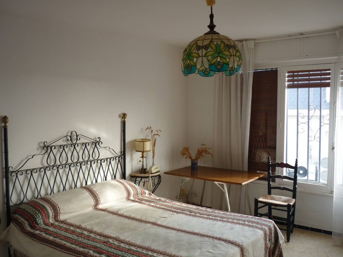 Location de vacances - Appartement à Alicante - Belle chambre parentale avec accès terrasse, lit grande largeur neuf.