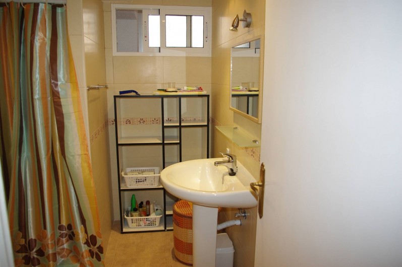 Location de vacances - Appartement à Alicante - Salle de bains avec douche, WC.