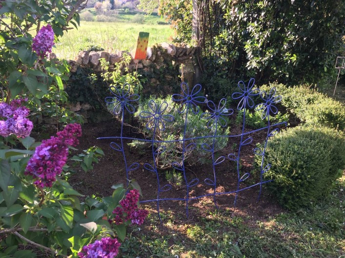 Location de vacances - Gîte à Saint-Rabier - Le petit jardin des herbes simples à la  disposition de de nos hôtes :