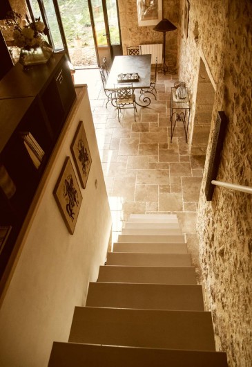 Location de vacances - Gîte à Saint-Rabier - L'escalier menant au 1er étage