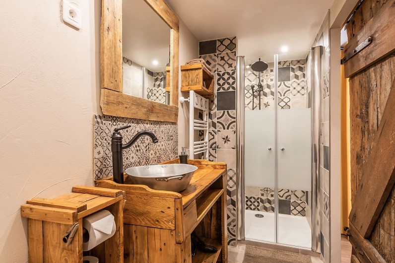 Location de vacances - Gîte à Ungersheim - La Salle de Bain de la Chambre Jaune