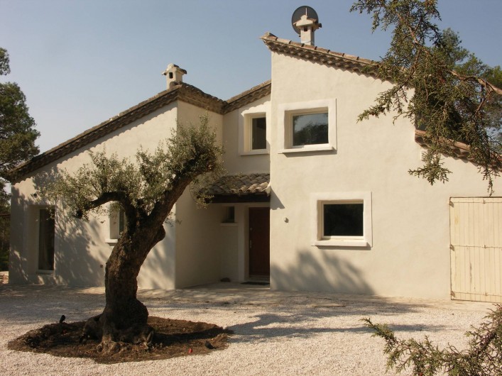 Location de vacances - Villa à Valflaunès - Entrée avec son olivier