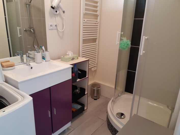Location de vacances - Appartement à Saint-Hilaire-de-Riez - Équipée d'un sèche serviette, sèche cheveux et lave linge.