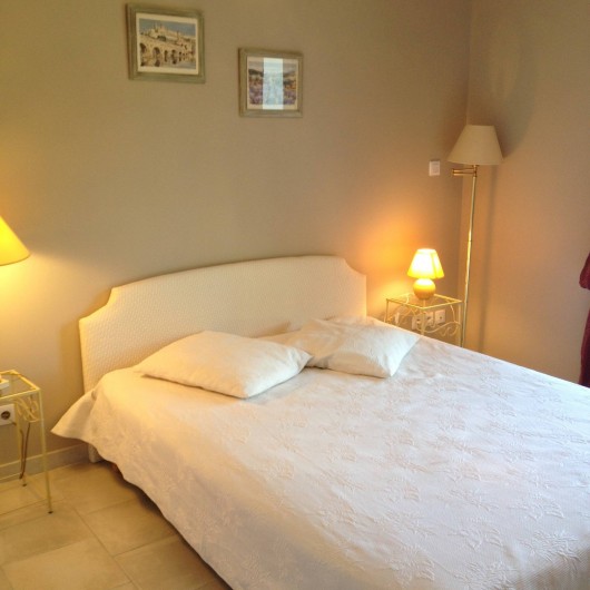 Location de vacances - Villa à Maubec - Chambre du Rez de chaussée, lit de 160