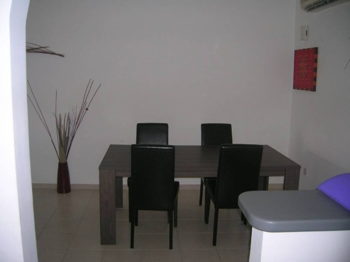 Location de vacances - Appartement à Kato Paphos - Coin salle à manger, vu depuis la cuisine