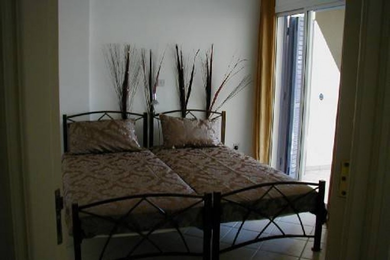Location de vacances - Appartement à Kato Paphos - Chambre avec 2 lits, placards et penderies