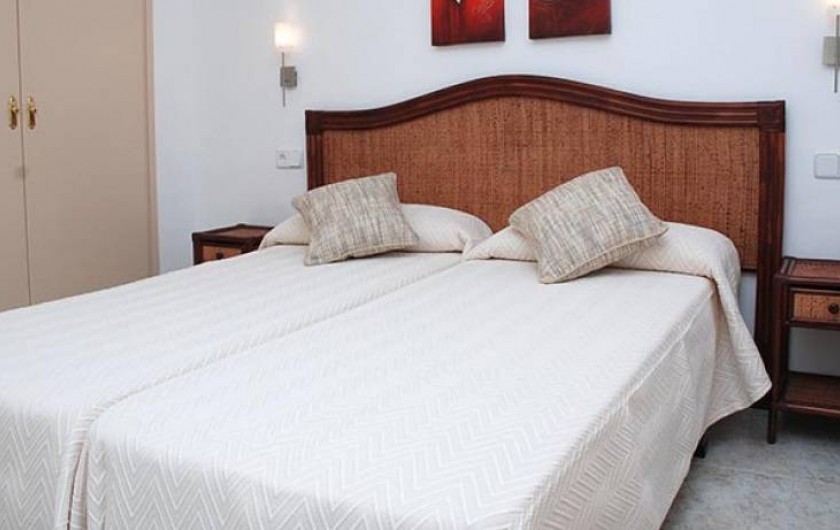 Location de vacances - Appartement à Platja d'Aro - chambre avec deux lits individuels