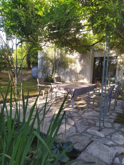 Location de vacances - Appartement à Bagnac-sur-Célé - Terrasse sous pergola