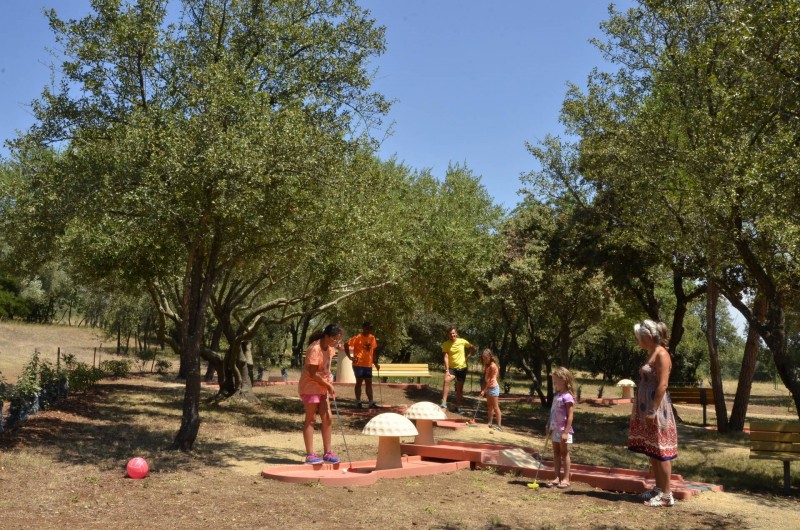 Location de vacances - Bungalow - Mobilhome à Bessan - Mini golf 12 trous gratuit dans camping Herault