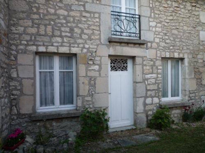 Location de vacances - Maison - Villa à Saint-Mihiel -  vue de la partie indépendante sur cour       qui correspond aux chambres 7 et 8