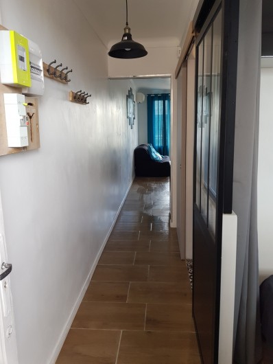 Location de vacances - Appartement à Argelès-sur-Mer - couloir d'entrée