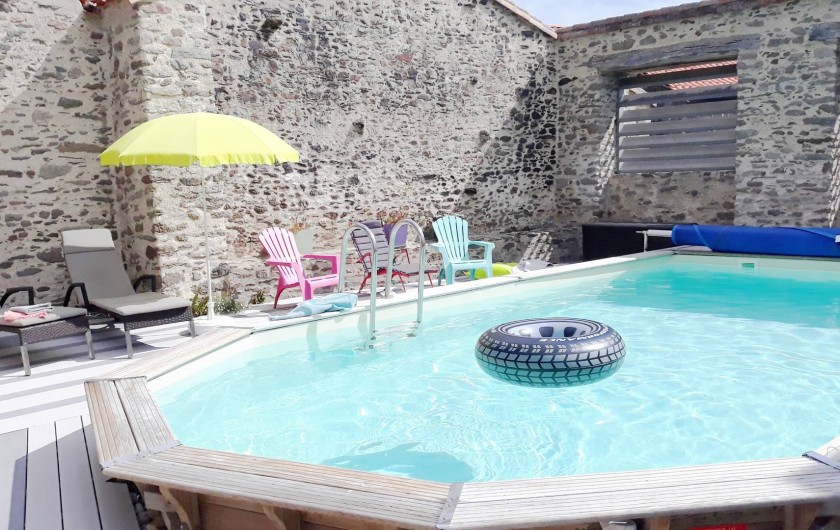 Location de vacances - Gîte à Château-Guibert - Patio et piscine