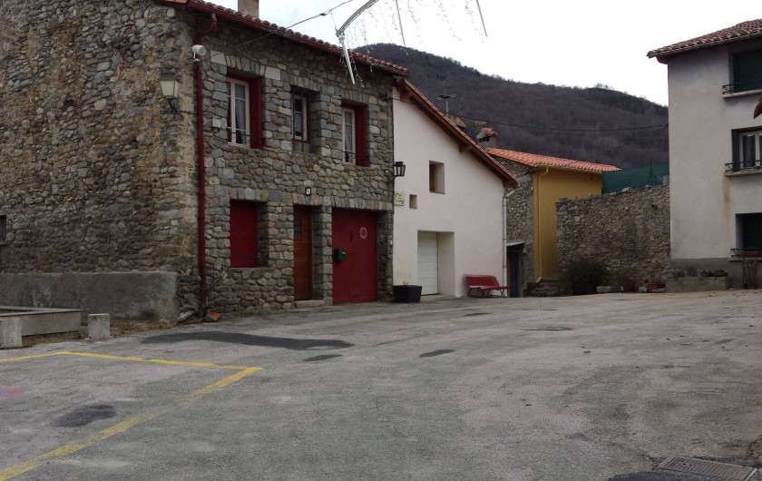 Location de vacances - Maison - Villa à Prats-de-Mollo-la-Preste - Place avec stationnement