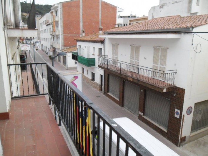 Location de vacances - Appartement à L'Estartit - VUE DU BALCON DONNANT SUR LA RUE. TRES PEU DE CIRCULATION