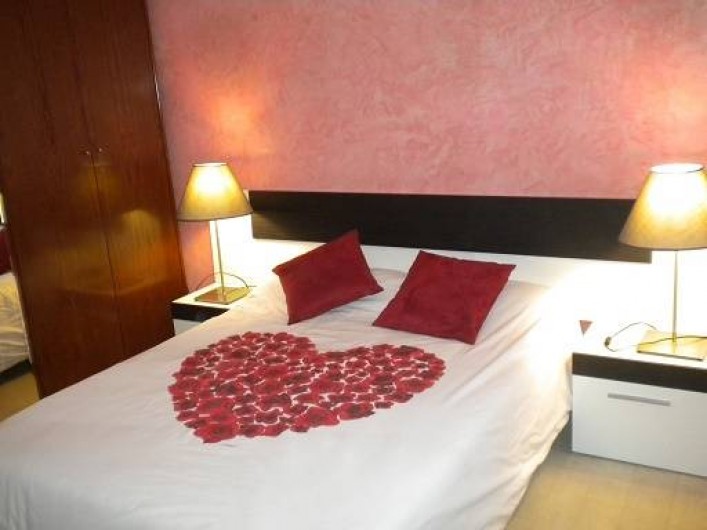 Location de vacances - Appartement à L'Estartit - CHAMBRE PARENTALE AVEC TV AVEC VENTILATEUR AU PLAFOND