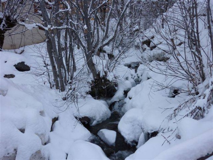 Location de vacances - Appartement à Saint-Sorlin-d'Arves - Vue du torrent au pied de l'immeuble