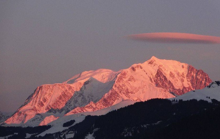 Location de vacances - Chalet à Saint-Nicolas-la-Chapelle - Coucher de soleil sur le Mont Blanc