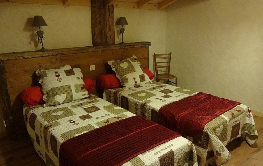 Location de vacances - Chalet à Saint-Nicolas-la-Chapelle - 1ere chambre avec lits 90*200