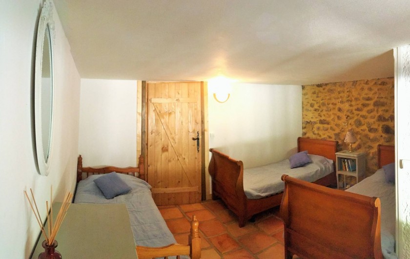 Location de vacances - Gîte à Branoux-les-Taillades - Les Tilleuls (5 pers); chambre familiale, 3 lits