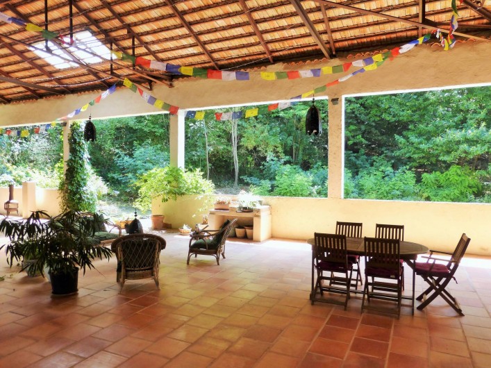 Location de vacances - Gîte à Branoux-les-Taillades - Les Citronniers; terrasse couverte