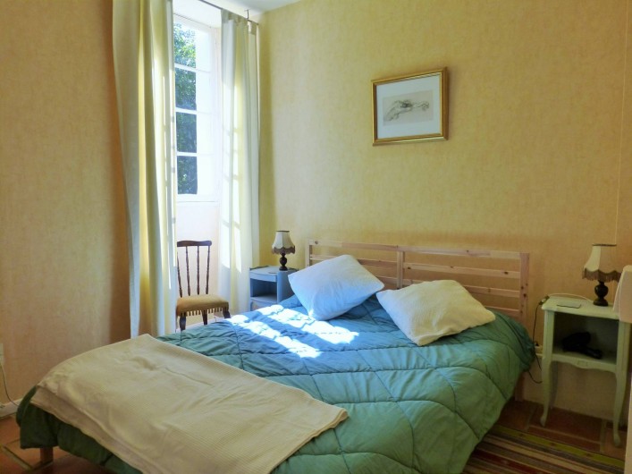 Location de vacances - Gîte à Branoux-les-Taillades - Les Chataigners.  Chambre double. Lit 160 x 200