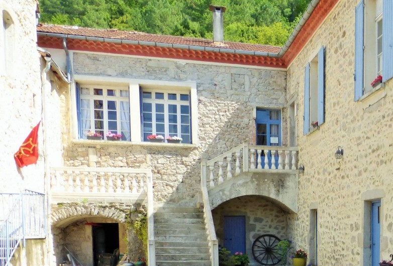Location de vacances - Gîte à Branoux-les-Taillades - Les Citronniers; escalier d'entrée