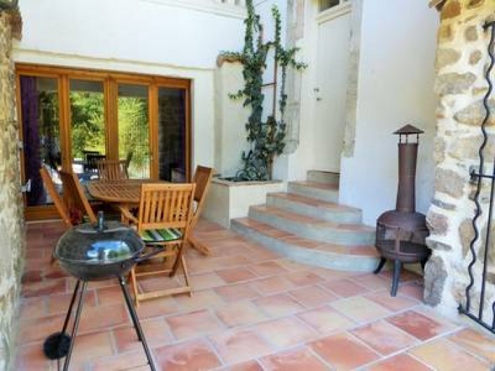 Location de vacances - Gîte à Branoux-les-Taillades - La cour du Château Apartment